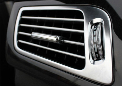adjust-car-ac-vent-to-blow-air-on-you